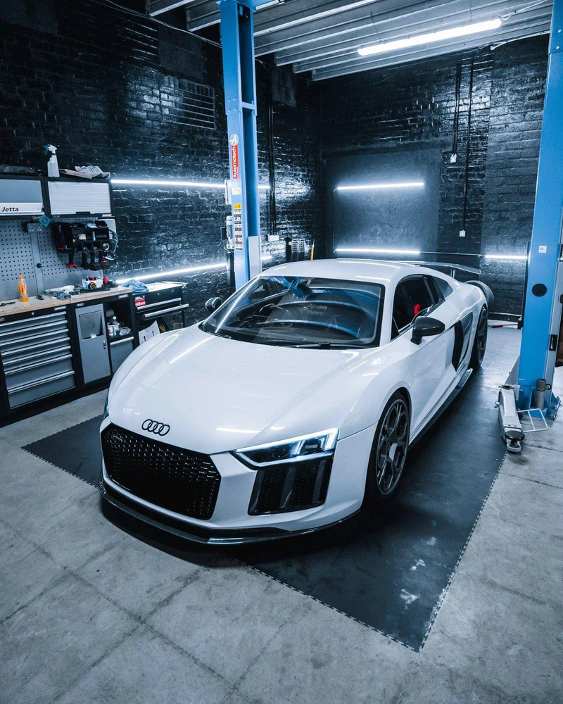 AUDI R8 GEN 2 4S CARBON FIBRE COMPETITION FRONT BONNET - Image 10